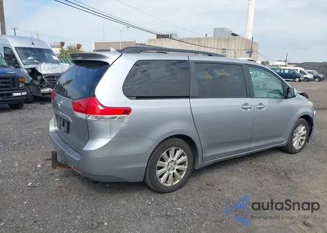 2011 Toyota Sienna Xle/Limited z USA, uszkodzony, nr VIN 5TDDK3DC1BS004057